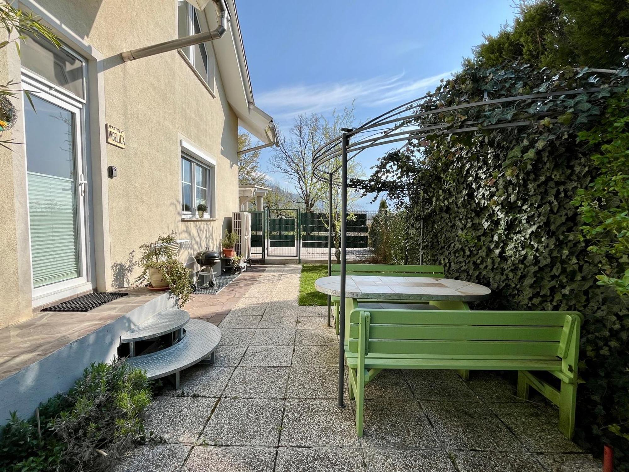 Garden Paradise Bled Apartments - Garden, Pond And Castle View Room photo